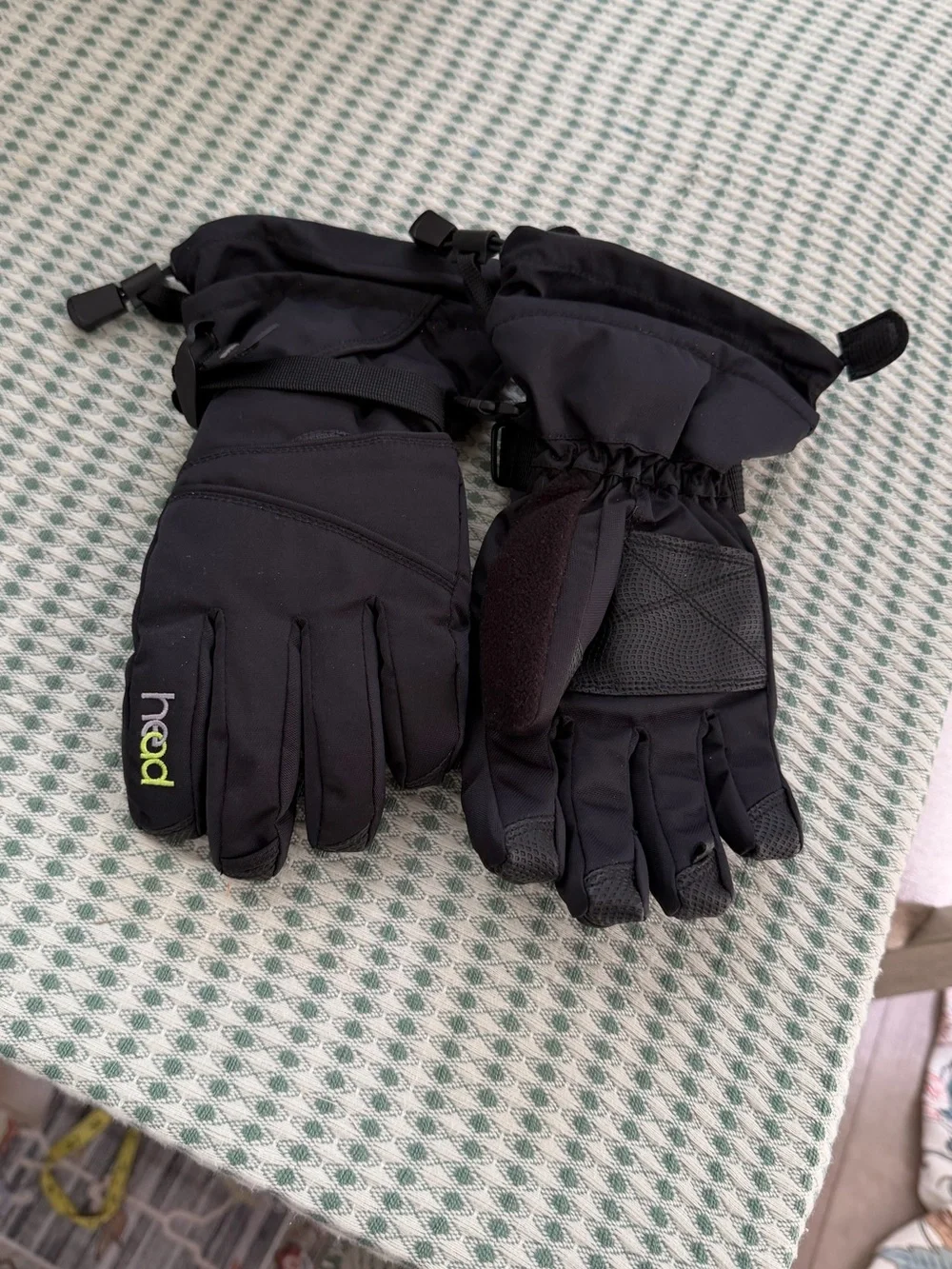 New HEAD Junior Ski Gloves in black with lime green Size Medium